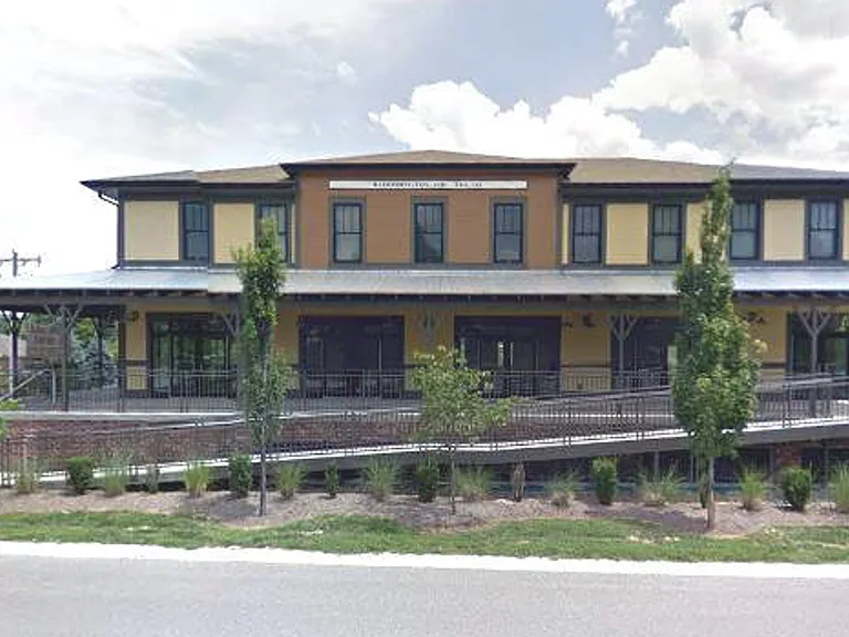 235 W Dodds St — Photo 24