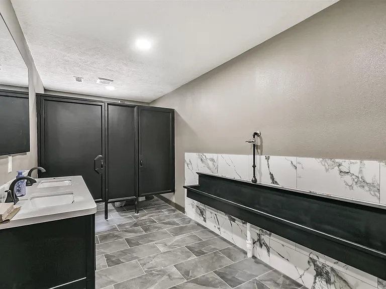 9030 Almeda Genoa Rd — Photo 11
