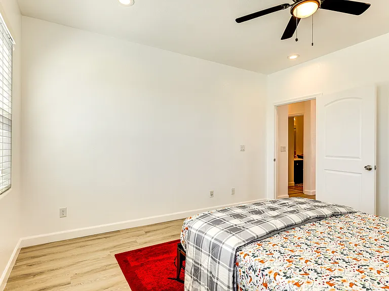 564 E Marcello Ave — Photo 14