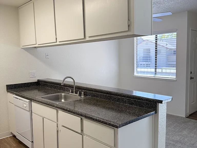 Plumwood Apartments — Photo 6