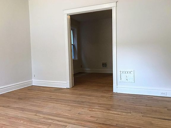 3rd image of 5023 S Broadway #Y