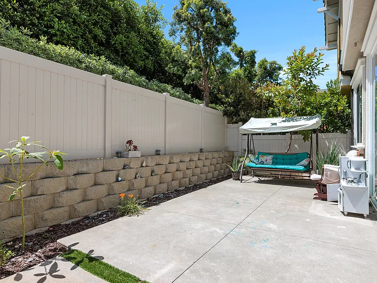 655 Manzanita Ln — Photo 24