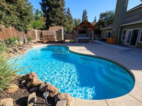 2nd image of 1139 Deitz Cir