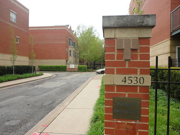 2nd image of 4530 S Woodlawn Ave Unit 802