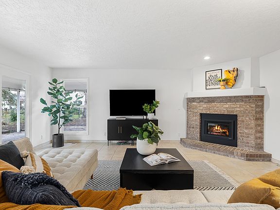 4th image of 3201 E Rivernest Ln