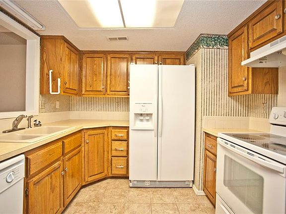 5th image of 34 Lunsford Ln