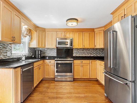 2nd image of 14 Rockwood St