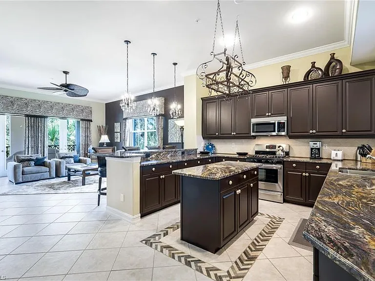 2826 Tiburon Blvd E #103 — Photo 6