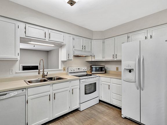5th image of 3447 Londonderry Ct
