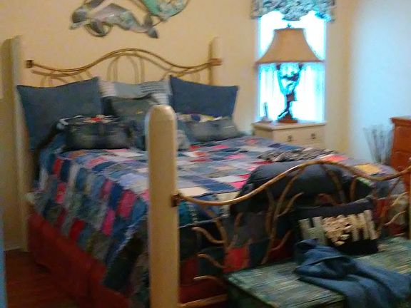 1 oversized master bedroom