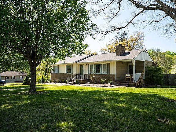 2nd image of 307 Centeroak Dr