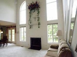 20 Townsend Cir, Naperville, IL 60565