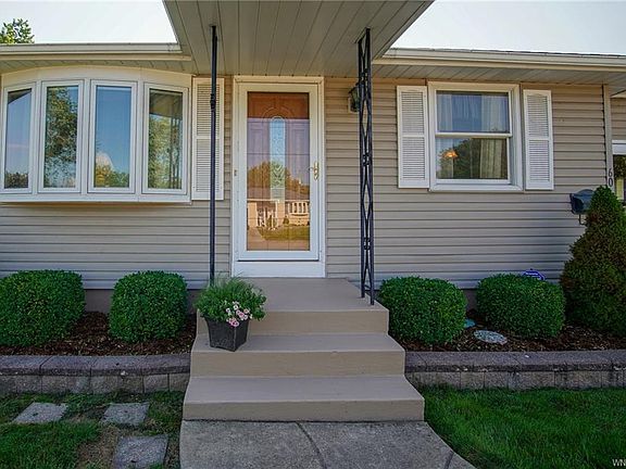 3rd image of 60 Mayberry Dr E