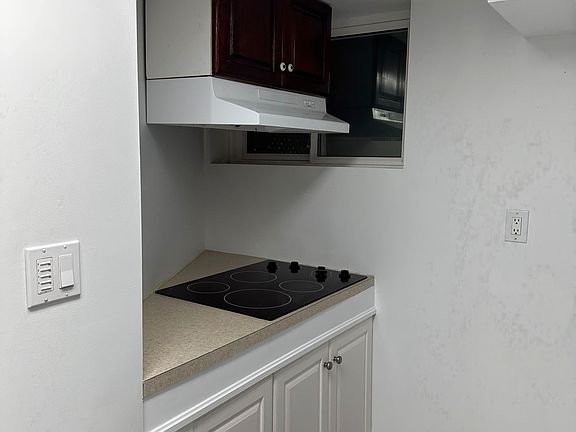 4th image of 209 W Connaught Ave #Basement