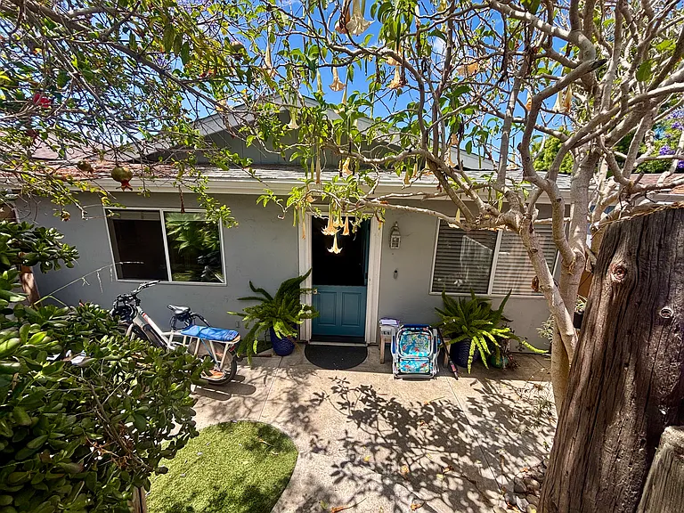 2064 Glasgow Ave — Photo 2