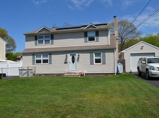 73 Campbell Ln, East Islip, NY 11730