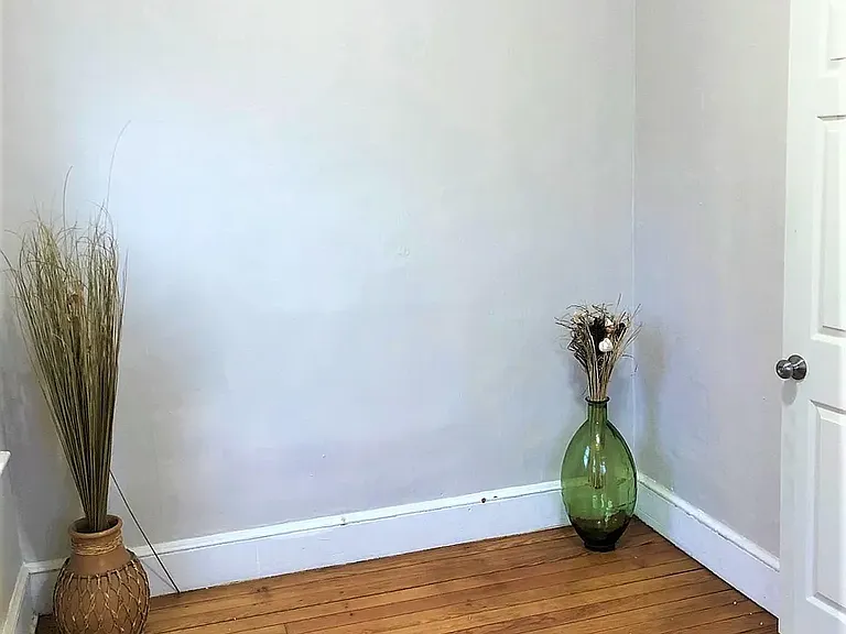 115 Van Zandt Ave #1 — Photo 5