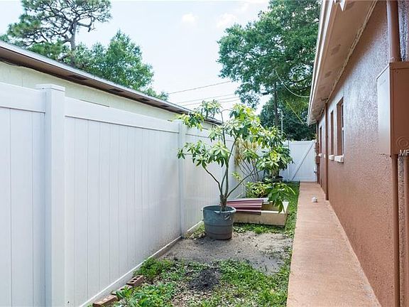 3rd image of 5821 N Hale Ave
