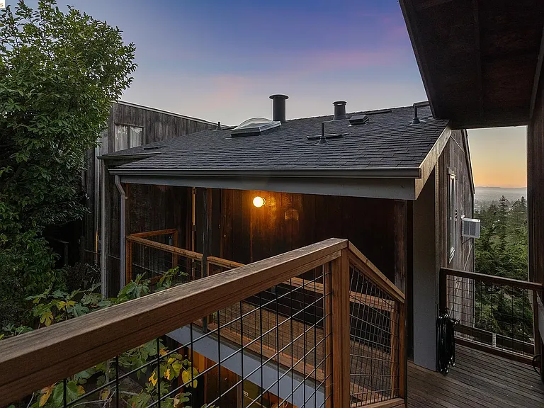 540 Dwight Pl — Photo 13