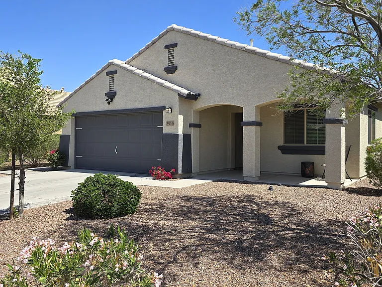 3913 S 185th Ln — Photo 5
