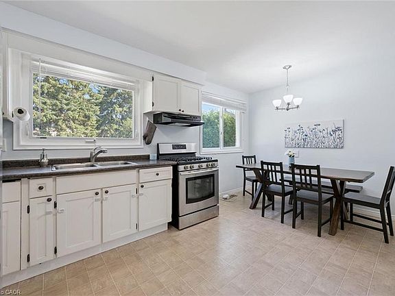 5th image of 35 Golfview Rd