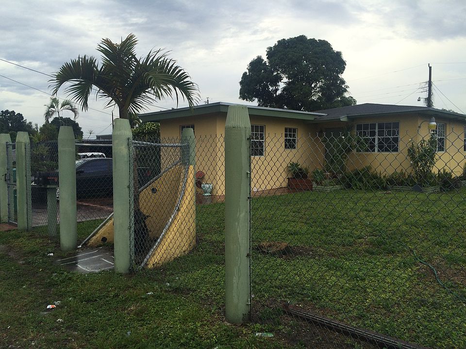 2nd image of 2801 NW 95th St