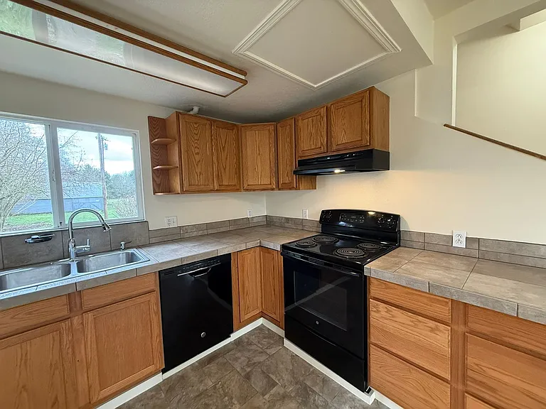 1133 Irvington Dr — Photo 10
