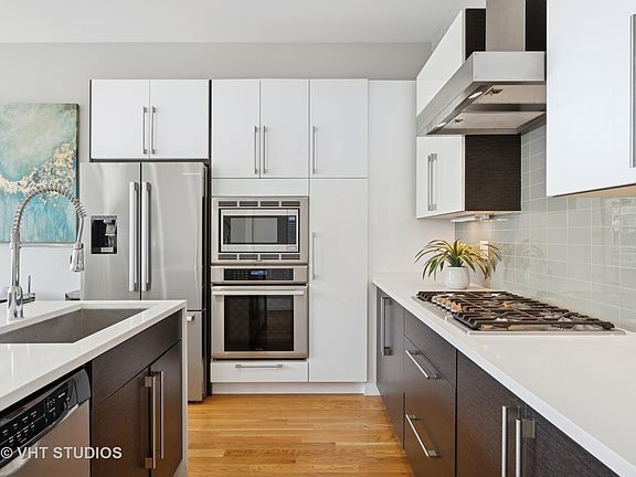 5th image of 859 N Wood St #2