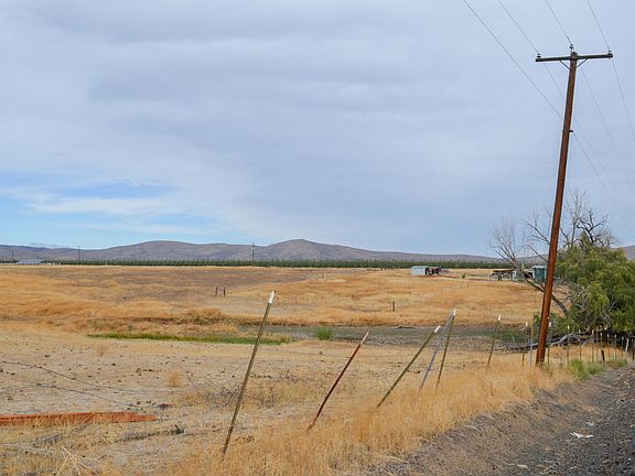3rd image of Cottonwood Ln
