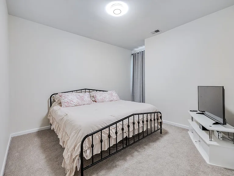 161 Holloway Hl — Photo 30