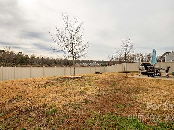 5th image of 576 Dalkeith Ave #17