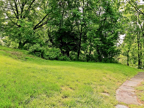 2nd image of 49 Wolden Rd