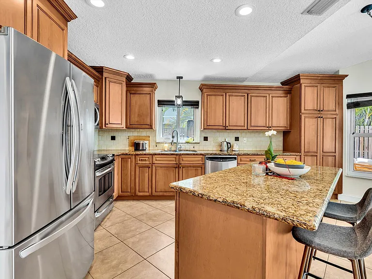 10310 Santiago St — Photo 28