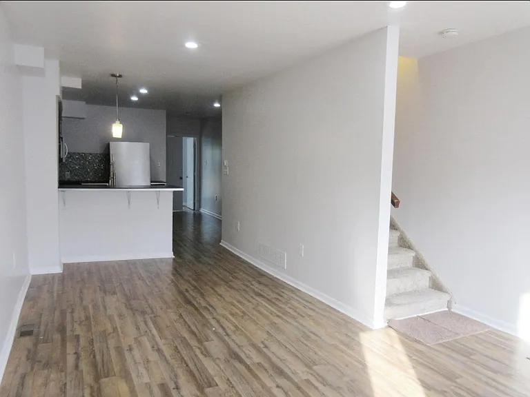 4628 Melrose St — Photo 9