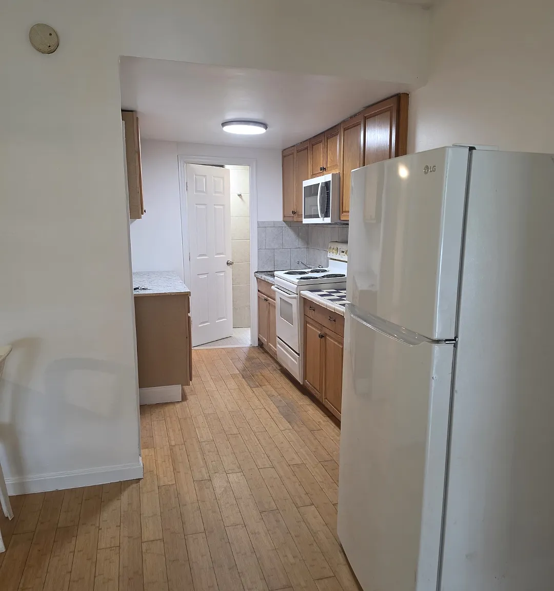2 bed, 800 sqft, $1,300 — Photo 1