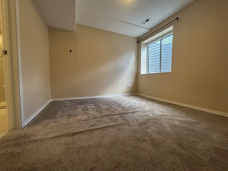 2203 Merlot Ct — Photo 23