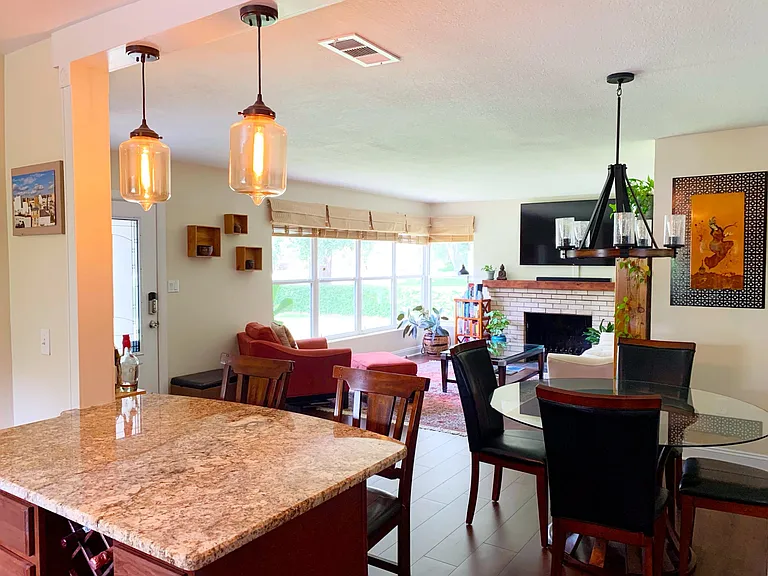701 Mayfair Cir — Photo 5