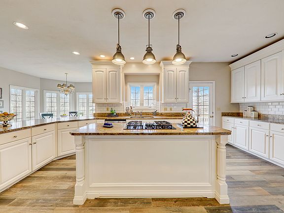 2nd image of 1406 Wheatfield Ln