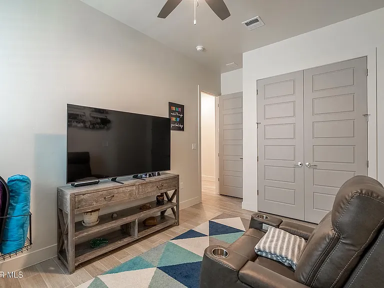 824 Durham Way — Photo 28