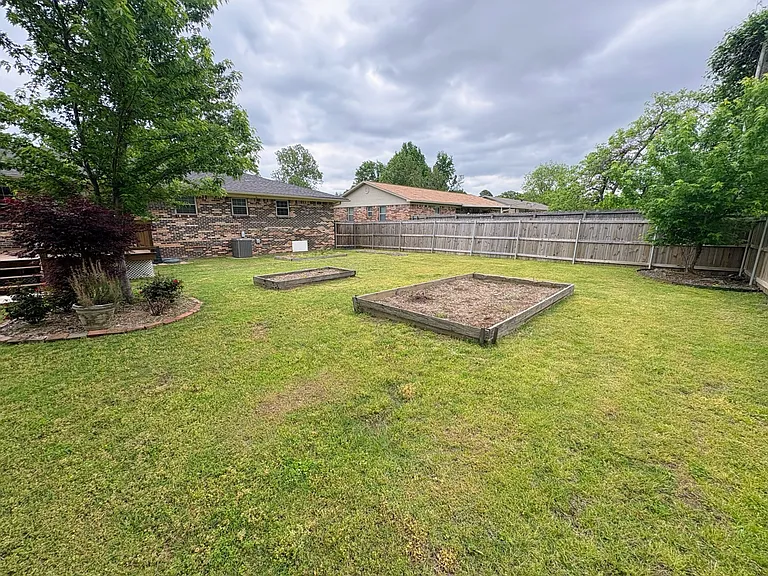3700 Dallas St — Photo 22