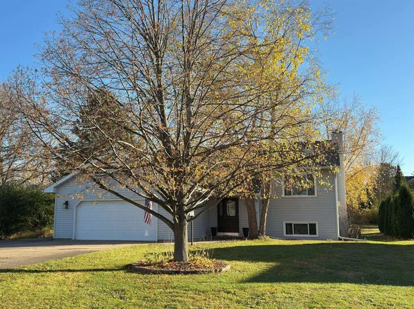 5125 David Dr, Oshkosh, WI 54904