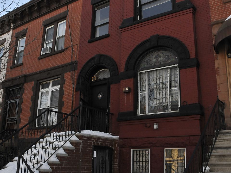 1st image of 640 Halsey St #3