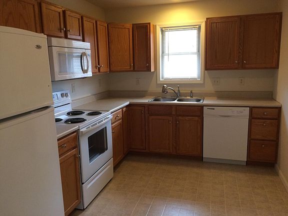 3rd image of 1311 Brooks Ct