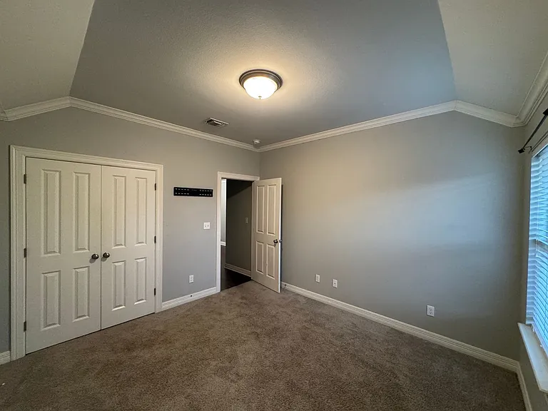 328 N Hampton St — Photo 13