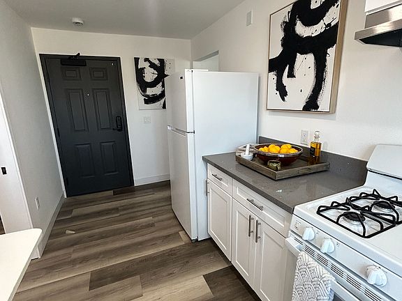 5th image of 2835 San Marino St #308