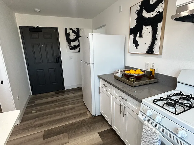 2835 San Marino St #308 — Photo 5