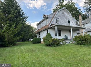 226 E Dutton Mill Rd, Brookhaven, PA 19015