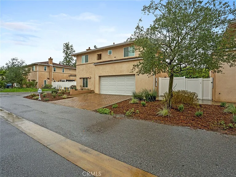 15940 W Ward Ct — Photo 1