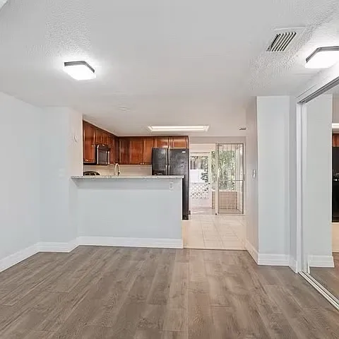 2 bed, 2.5 bath, 1260 sqft, $1,800 — Photo 3