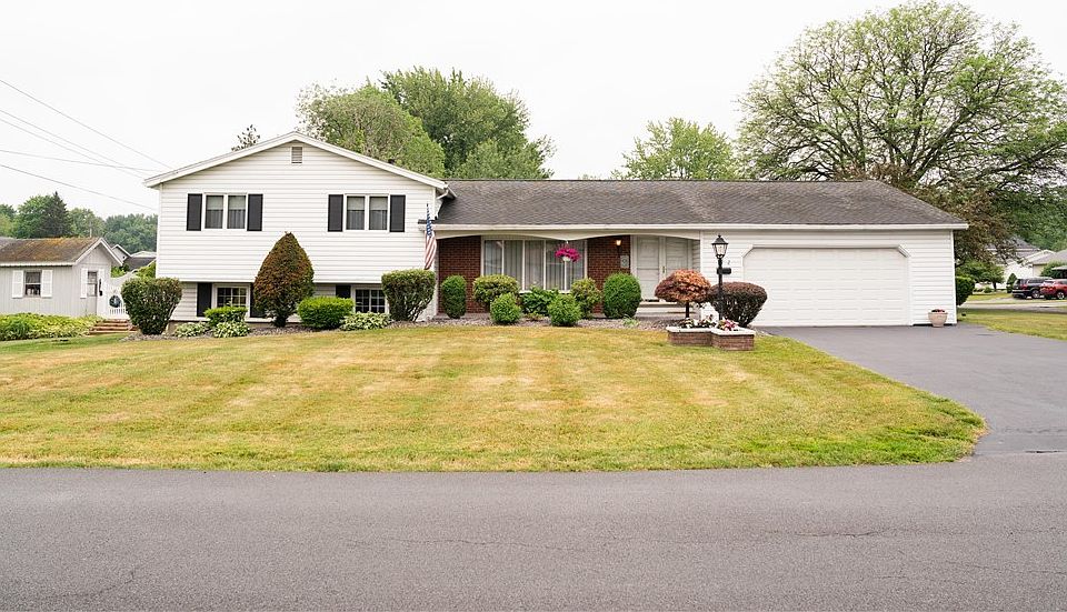 1st image of 452 Jewell Dr